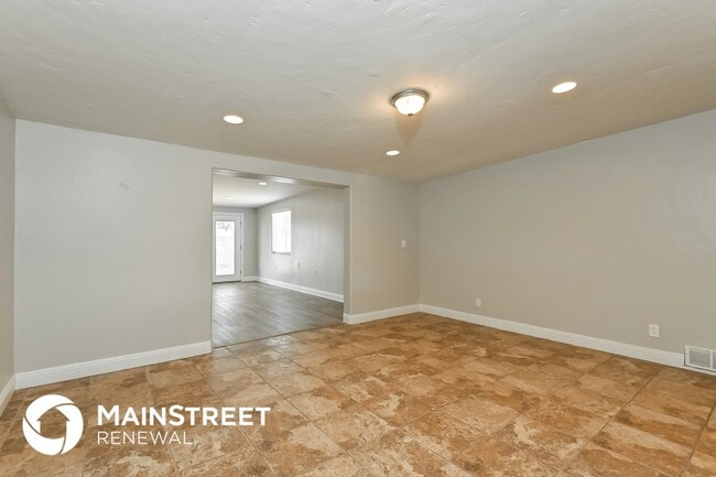 Building Photo - 6665 E 42nd St