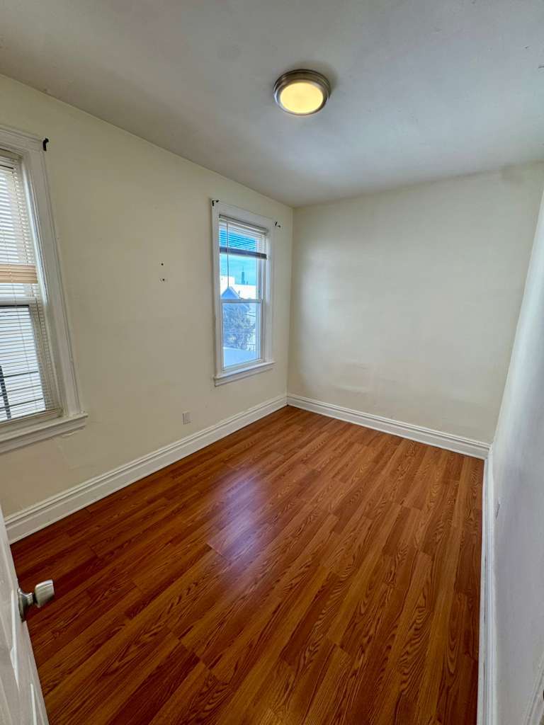 Building Photo - 725 Garfield Ave