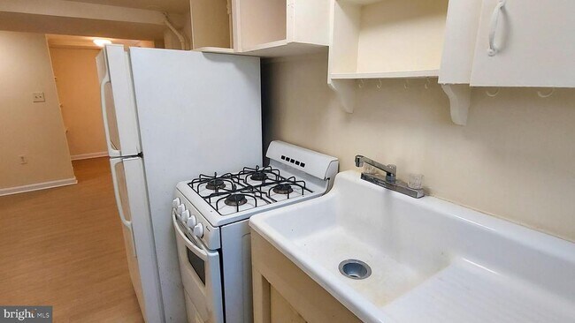 Building Photo - 228 Manor Cir