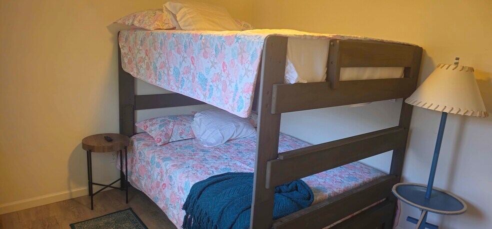 Building Photo - 589 Coconut St