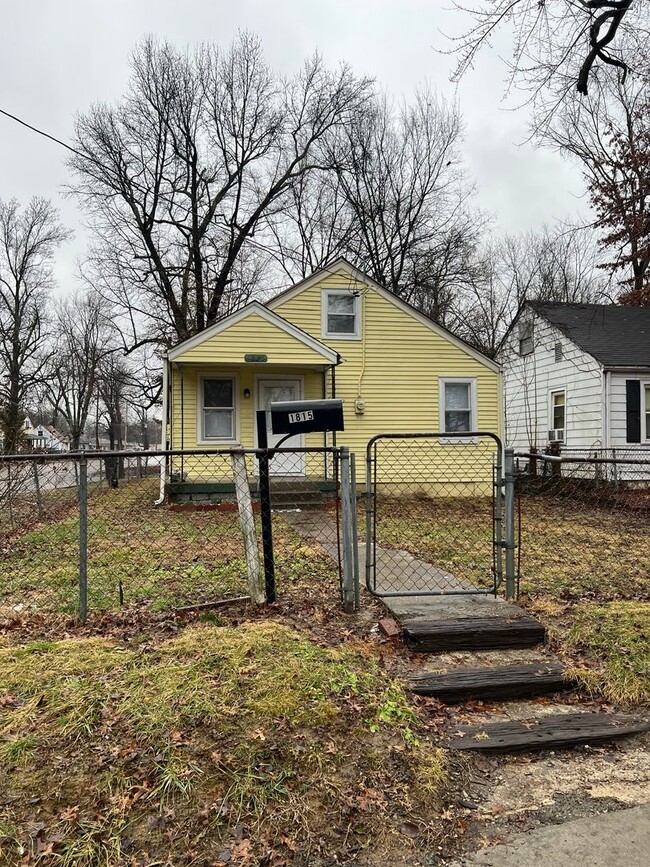 Building Photo - Updated 2BR home in the Hazelwood neighbor...