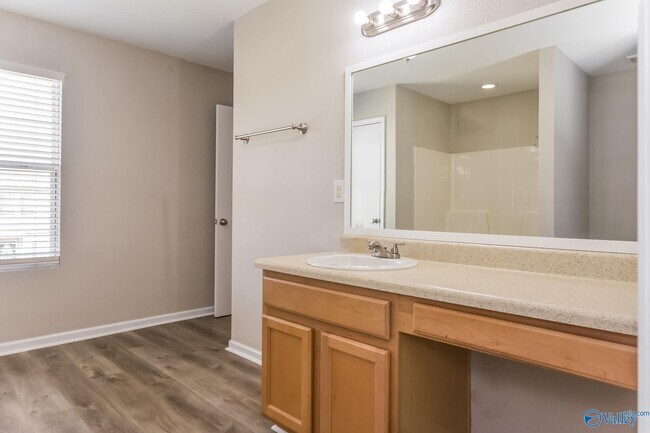 Building Photo - 138 Whitestone Dr NE