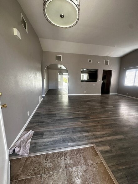 Building Photo - 43770 Santa Rosa Cir