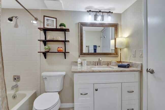 Building Photo - 16436 Timberlakes Dr