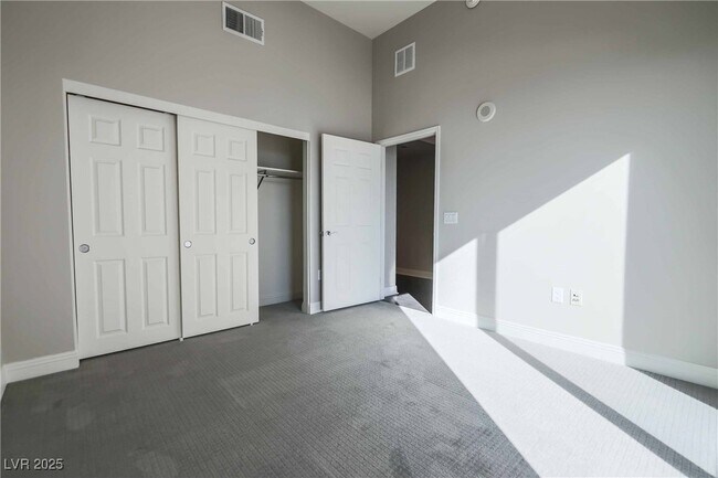 Building Photo - 150 S Las Vegas Blvd