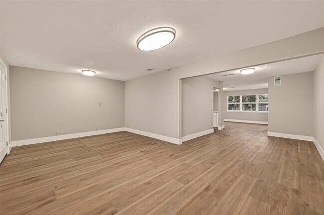 Building Photo - 5833 Southlea St