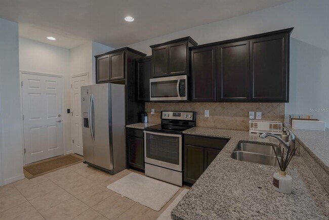 Building Photo - 9136 Hillcroft Dr