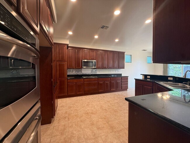 Building Photo - Huge Home in Anatolia Village!