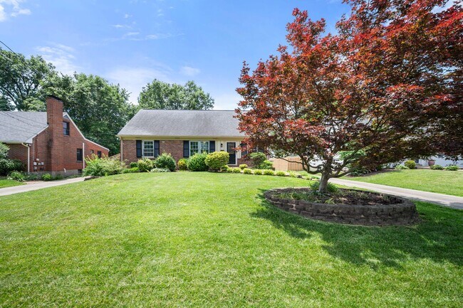 Building Photo - Make This Your Home!