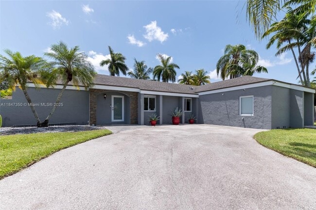 Building Photo - 15250 SW 154th Ave