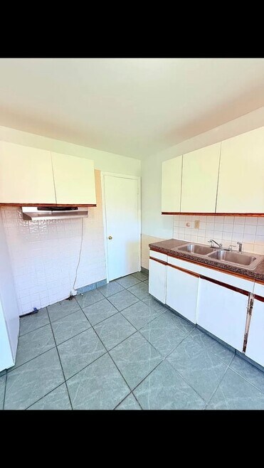 Building Photo - 26152 Eureka Dr