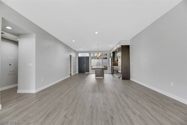 Building Photo - 8925 W Flamingo Rd