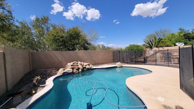 Building Photo - Gorgeous 5 Bedroom 3.5 Bath Stetson Valley...
