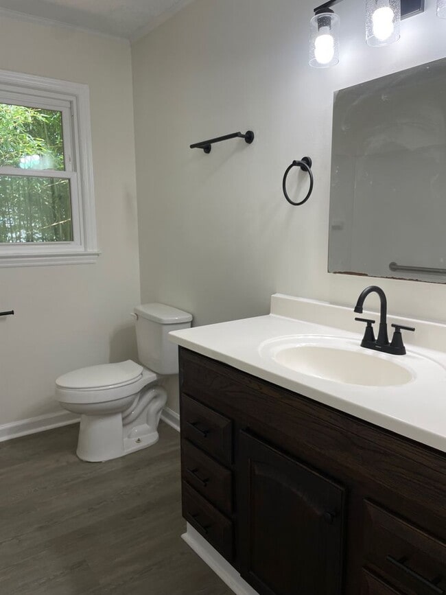 Building Photo - NEWLY RENOVATED 3 BED, 2 BATH BRICK HOME L...