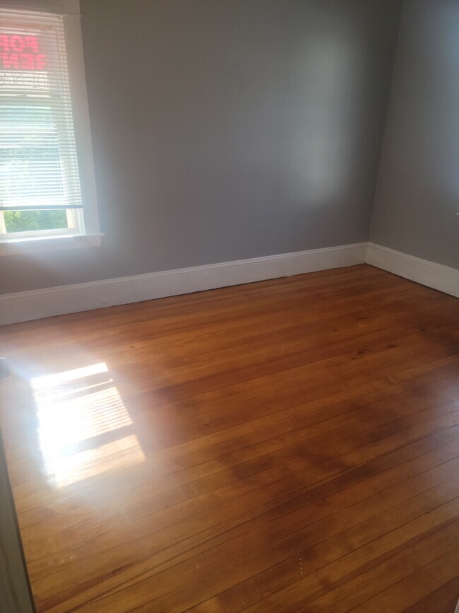 Bedroom - 809 Charles St