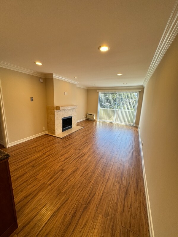 Building Photo - 2414 S Barrington Ave