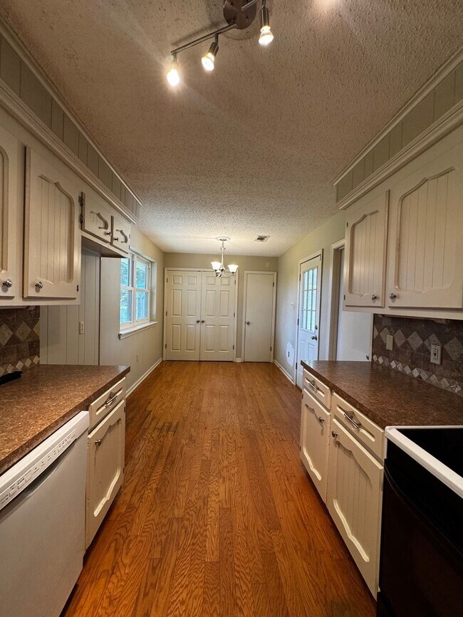 Building Photo - 3BD/2BA House for Lease in Jackson Park - Central Community