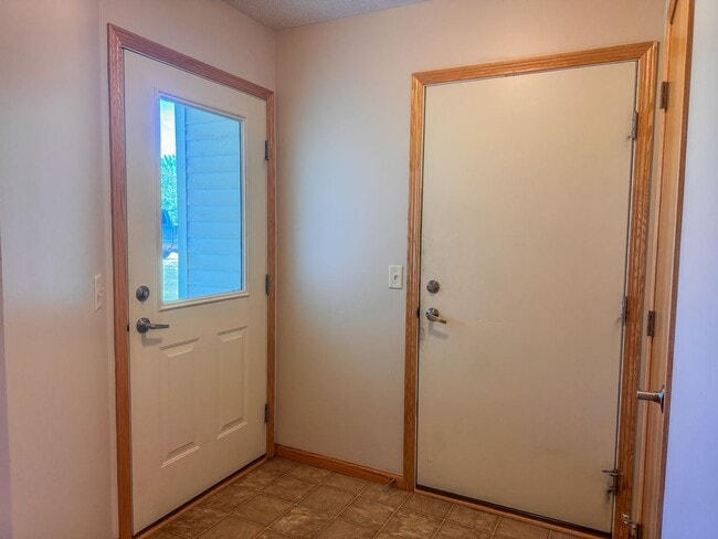 Building Photo - 1611 Gunston Dr