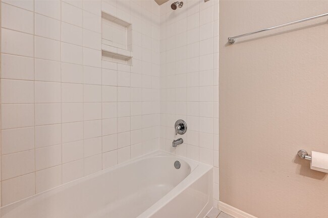 Building Photo - 18118 Van Berkel Ln