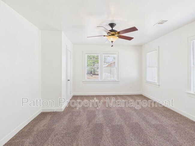 Building Photo - 701 Sunset Terrace