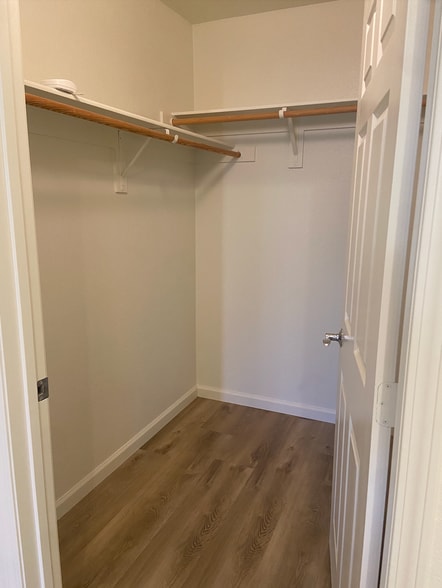 Primary Walk In Closet - 39 E Agate Ave