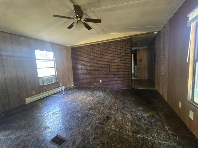 Building Photo - 1380 Mapleash Ave