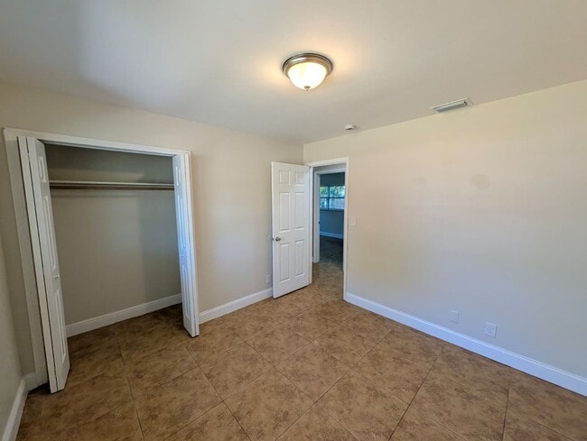 Building Photo - Spacious 3BR Rental with Outdoor Living Space