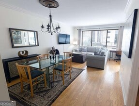 Building Photo - 3481 Lakeside Dr NE