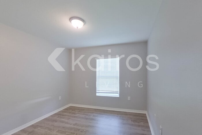 Building Photo - 4204 East 5th Street