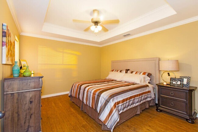 Building Photo - Stunning 3 Bedroom 2 Bath Duplex in West Tyler!