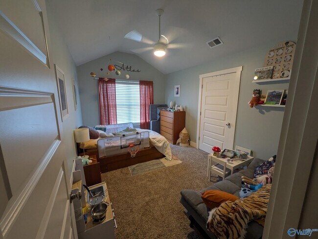 Building Photo - 7601 NW Ashor Dr