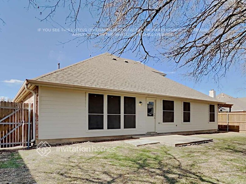 Building Photo - 904 Chestnut Ln