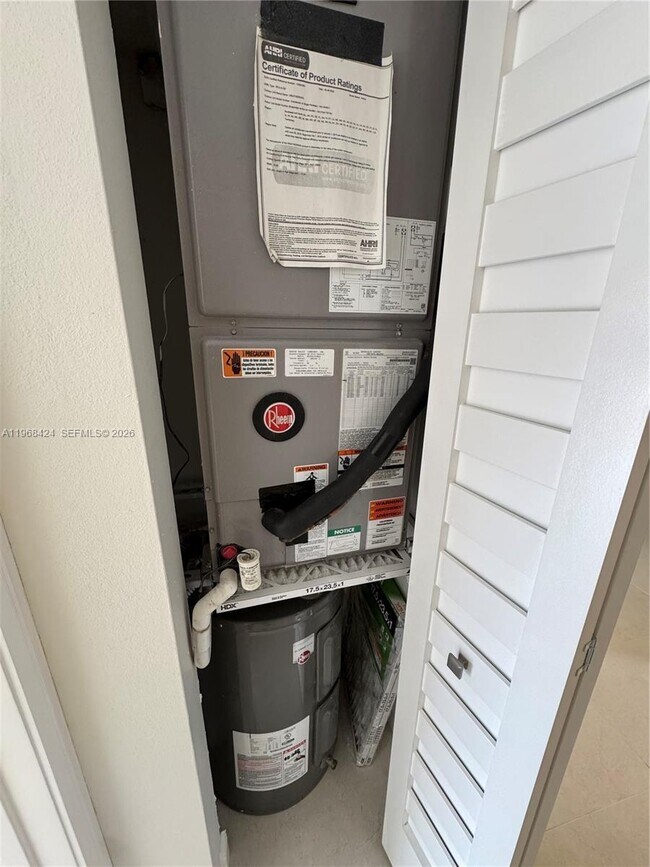 Building Photo - 1900 W 54th St