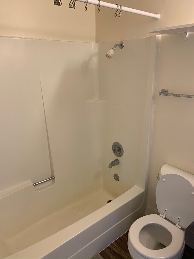 Building Photo - 4230 NE 8th Ave