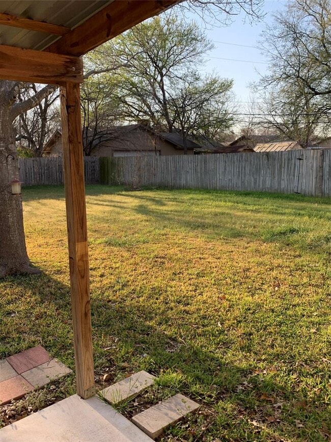 Building Photo - 3503 Roanoke Dr