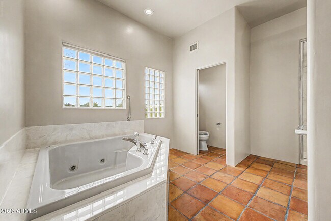 Building Photo - 9202 E Rimrock Dr