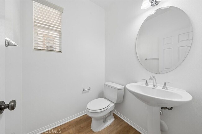 Building Photo - 215 Dewdrop