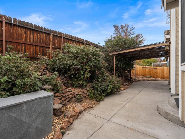 Building Photo - 6165 Greenbrook Dr