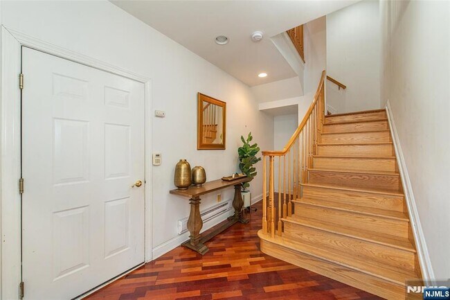 Building Photo - 115 Kensington Ln