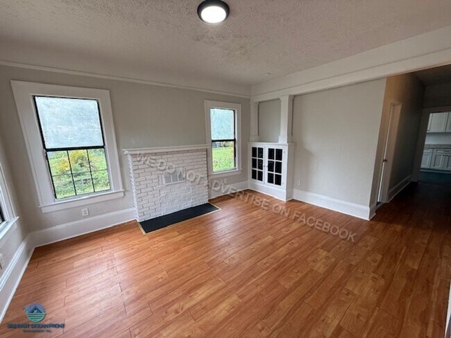 Building Photo - 123 W 23rd St