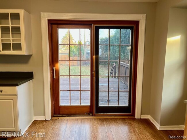 Building Photo - 118 Potter Ave