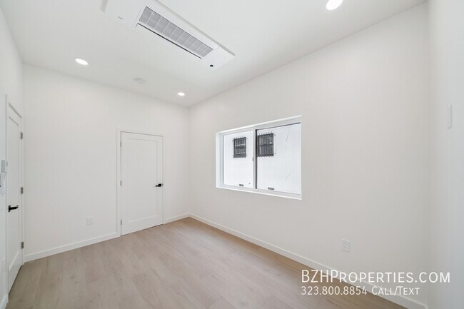 Building Photo - 1513 S Hayworth Ave