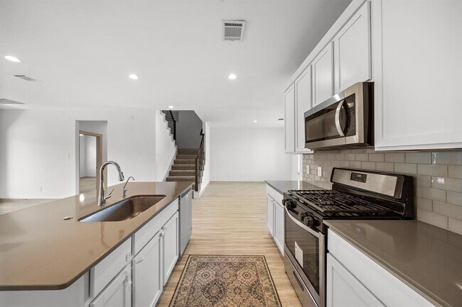 Building Photo - 823 Starcross Bnd Dr