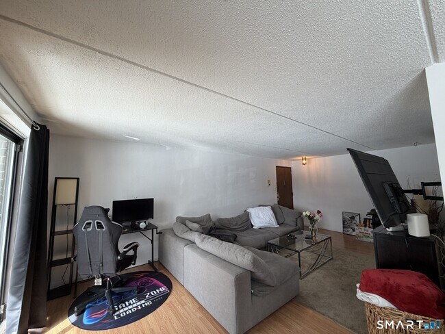 Building Photo - 126 Triangle St