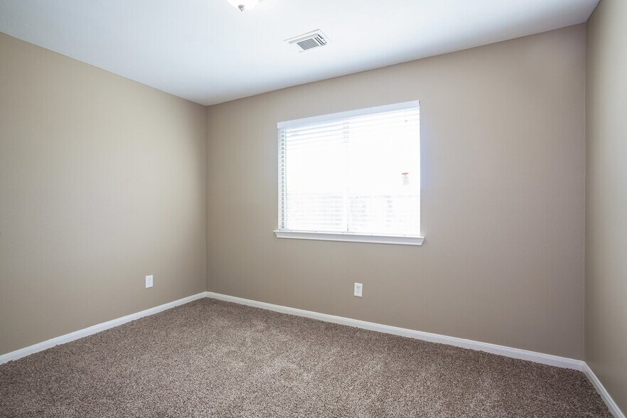 Building Photo - 13010 Maile Park Dr