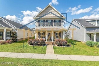 Building Photo - 129 Hackberry St