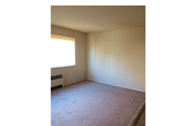 Building Photo - 922-926 Ludlow Avenue