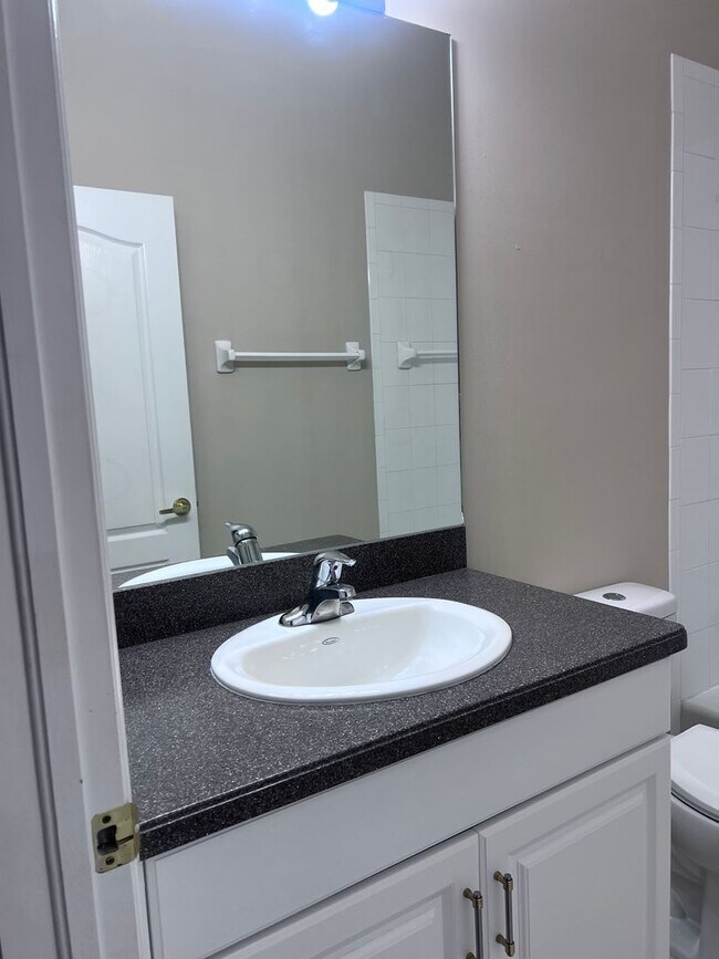 Building Photo - Sable Trace 3BR/2BT Lakefront Villa