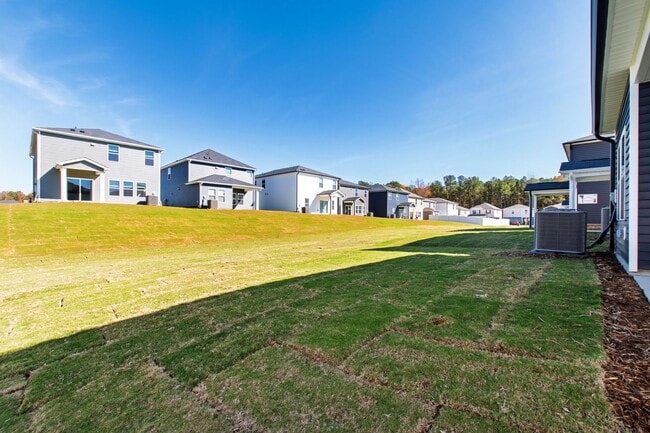 Building Photo - Stunning 3-Bedroom Residence in Oak Manor,...