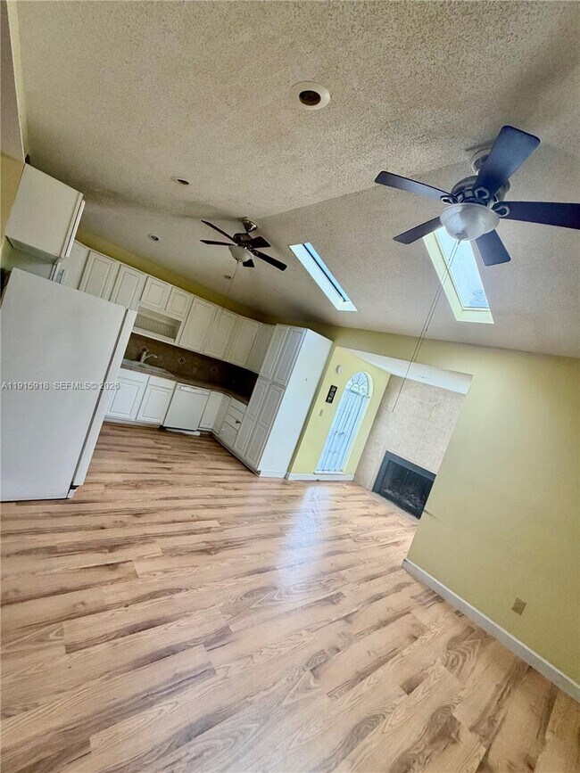 Building Photo - 3900 W 17th St